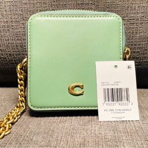 NWOT Coach Leather Wallet Green With a golden Chain
